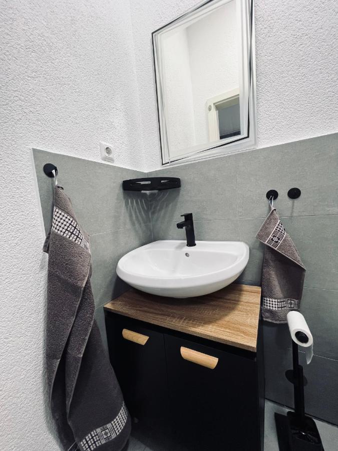 Traumhaftes 1-Zi Apartment Mit Gartennutzung Naehe Krefeld Hbf エクステリア 写真